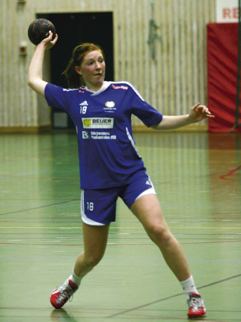 Sofia Hvenfelt, fostrad i Nödinge SK, men nu spelandes i Önnereds HK, var med och tog hem EM-guld för Sverige i en riktig rysarfinal i söndags. Sofia Hvenfelt, fostrad i Nödinge SK, men nu spelandes i Önnereds HK, var med och tog hem EM-guld för Sverige i en riktig rysarfinal i söndags.