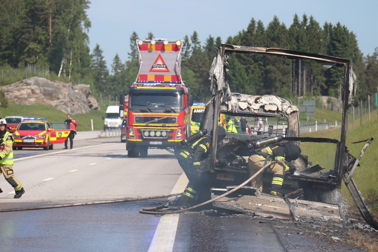 Kraftig lastbilsbrand