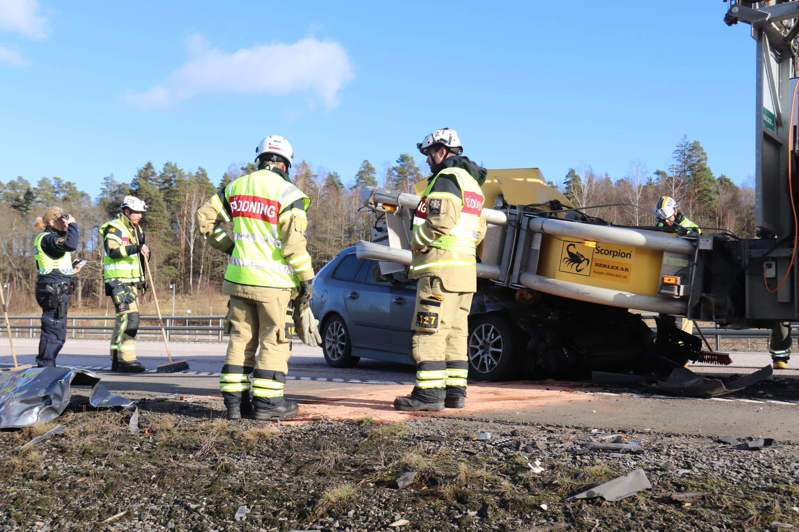 Bilist till sjukhus efter olycka