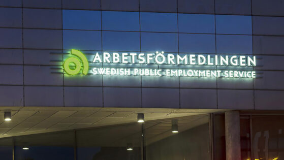 Arbetsformedlingen-fasadskylt2.jpg_2700 kopiera
