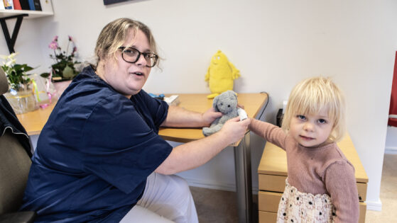 v2025 Älvbarnens Familjecentral nallesköterska copy