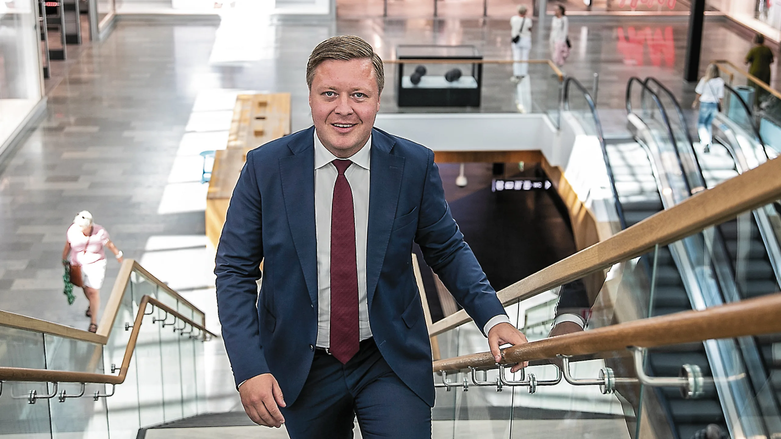 Började som sommarjobbare – nu blir Mathias chef för Handelsbanken