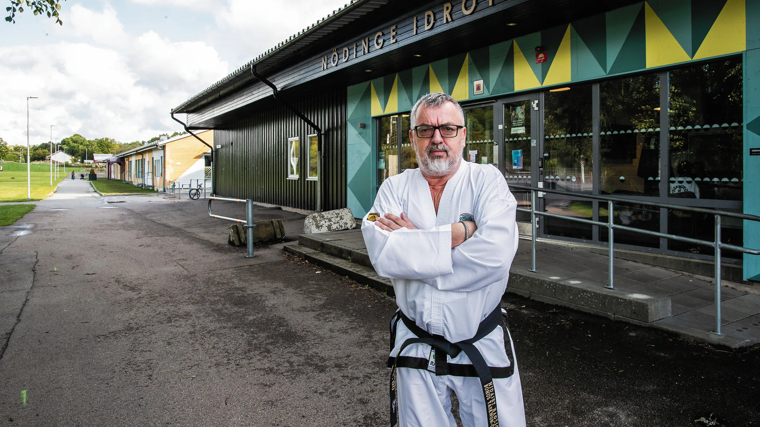 ”Agera – annars lägger vi ner”