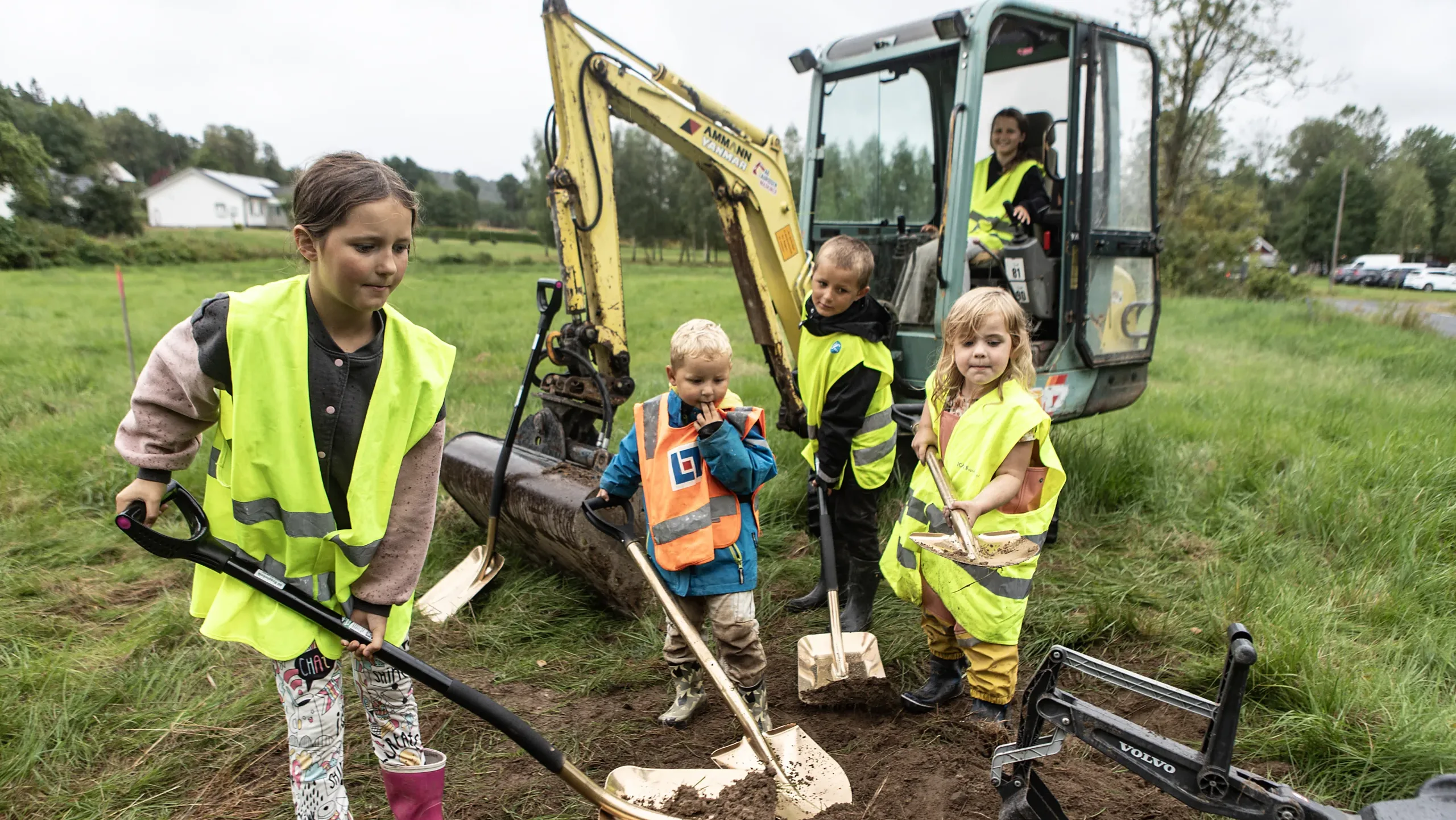 Första spadtaget för ny gång- och cykelväg