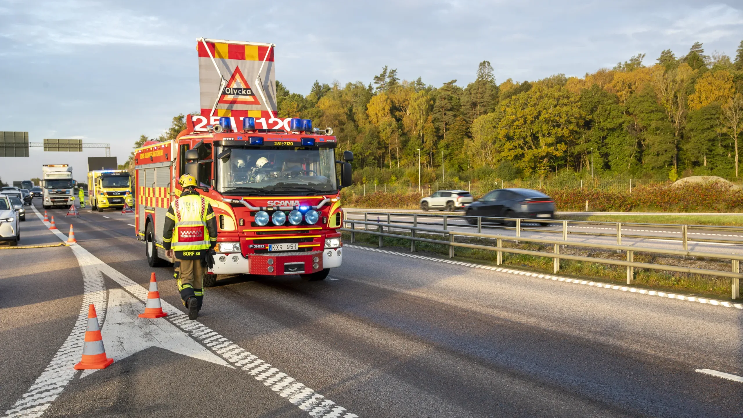 Stort oljeläckage stänger E45