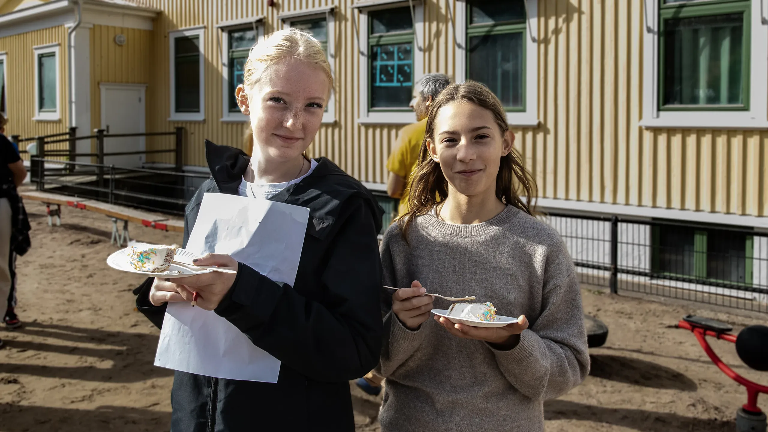 v4026 Ahlafors Fria skola Iris & Emilia copy